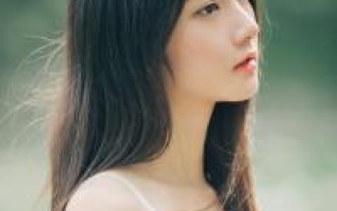 她只是个小小的女孩(女生头像唯美侧脸长发飘飘最新版)