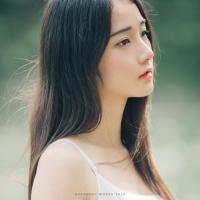她只是个小小的女孩(女生头像唯美侧脸长发飘飘最新版)