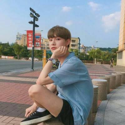 这年头感情全是走私货(最新干净帅气小哥哥微博头像)图2