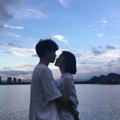 以朋友的名义偷偷爱着你(最新青春时尚情侣头像00火学生专用)
