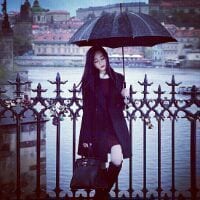 阳光也是会变黑的(一个人抑郁系伤感女生头像)