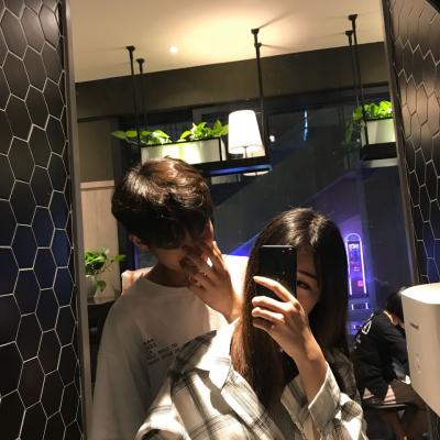 适合00后的个性七夕节情侣头像(抖阴网红七夕情侣头像大全一对两张)