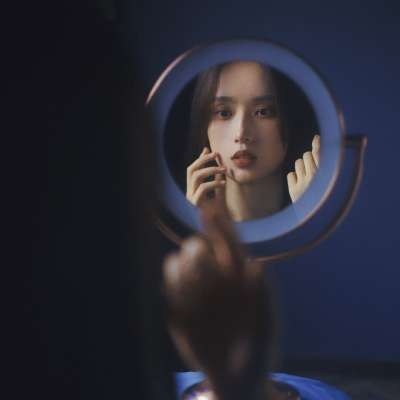 总不能还没努力就向生活妥协吧(超级有气质的女生优雅头像)