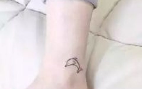 你身上的纹身为谁刻得如此冷(有关女生纹身的头像唯美图片)