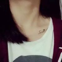 你身上的纹身为谁刻得如此冷(有关女生纹身的头像唯美图片)图2