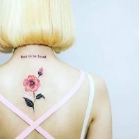 你身上的纹身为谁刻得如此冷(有关女生纹身的头像唯美图片)图13