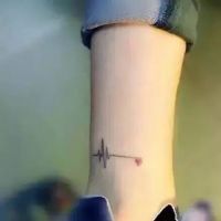 你身上的纹身为谁刻得如此冷(有关女生纹身的头像唯美图片)图16