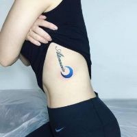 你身上的纹身为谁刻得如此冷(有关女生纹身的头像唯美图片)图17