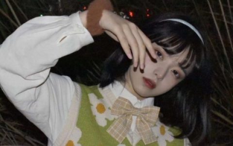 冬日晴可爱温如君子人(很清纯很好看的女孩子空间抖阴头像)
