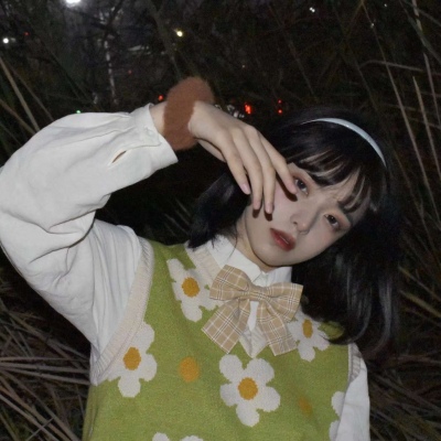 冬日晴可爱温如君子人(很清纯很好看的女孩子空间抖阴头像)
