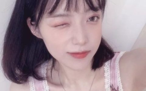 爱别人时先爱自己(网红女生头像甜美可爱)