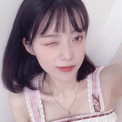 爱别人时先爱自己(网红女生头像甜美可爱)