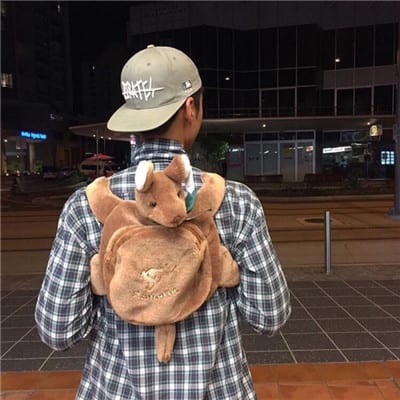 人生若只如初见(男生拿手机挡脸拍照头像)