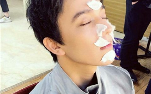 进口小哥哥我宣你啊(哈萨克斯坦帅哥迪玛希头像高清)