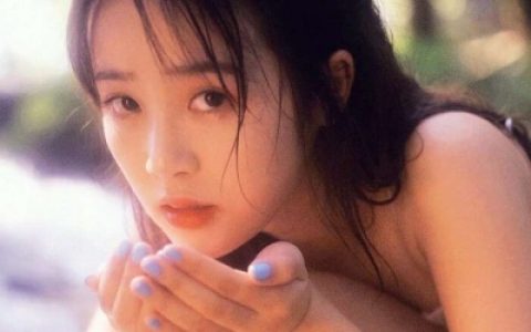 擦肩而过模糊你的背影(真人落雁沉鱼之态气质绝美的女生头像)