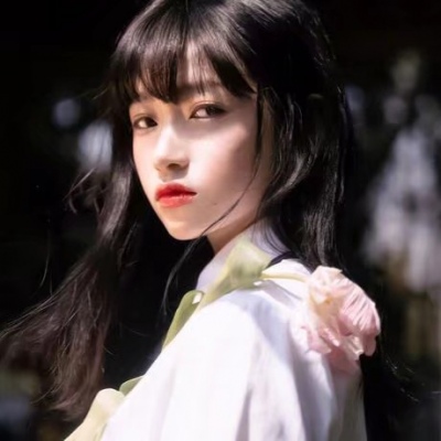 擦肩而过模糊你的背影(真人落雁沉鱼之态气质绝美的女生头像)图1