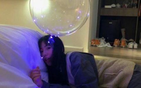 拽也是要资本的(最新个性微博情侣头像一男一女)