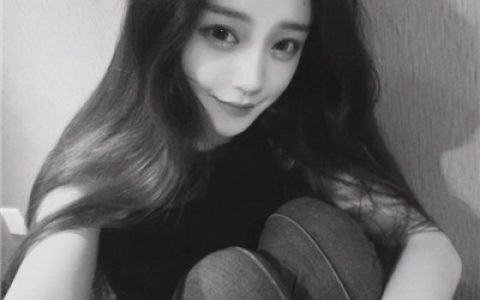 生活有点丧尤其是夜晚(冷酷的女生黑白抖阴头像伤感)
