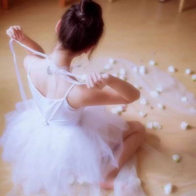 我把余生扔进风里(抖阴霸气头像女生背影最新)图9