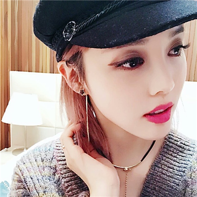 又美又酷适合做抖阴的头像(女生戴帽子酷帅头像拽拽的)图