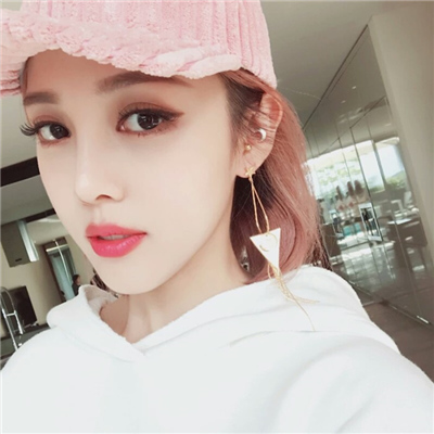 又美又酷适合做抖阴的头像(女生戴帽子酷帅头像拽拽的)图4