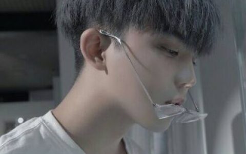 不念过往不为未来珍惜现在(抖阴头像男生颓废伤感似小丑)