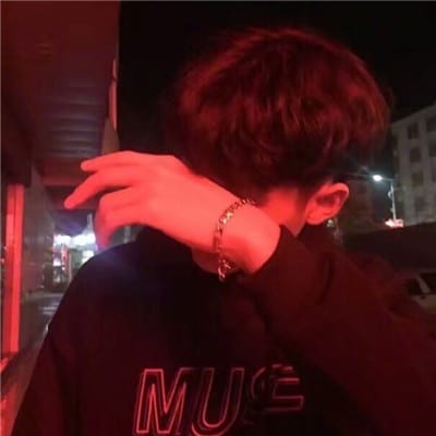 我一个人也可以挡千军万马(最新男生快手头像霸气伤感的)