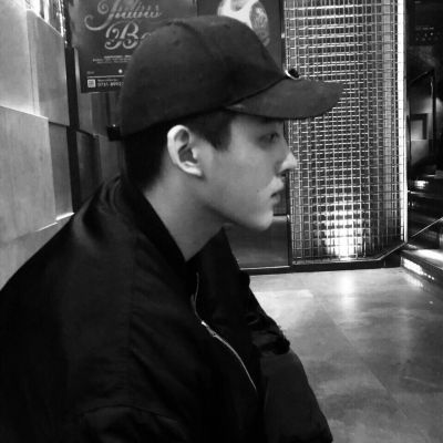 曾经撕心裂肺如今百毒不侵(小清新男生伤感黑白头像精选)图