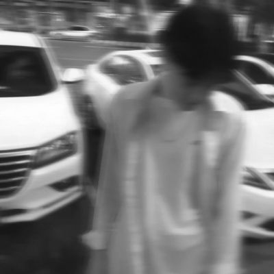 曾经撕心裂肺如今百毒不侵(小清新男生伤感黑白头像精选)图10