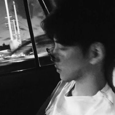 曾经撕心裂肺如今百毒不侵(小清新男生伤感黑白头像精选)图15