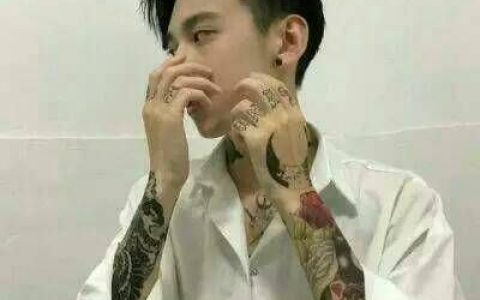 人人都善良却又彼此设防(抖阴头像男生纹身霸气帅哥最新)