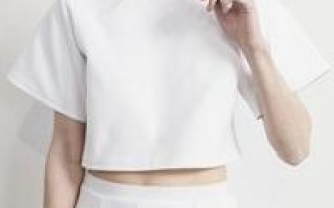 简单干净的抖阴女生头像(女生半身衬衫头像)