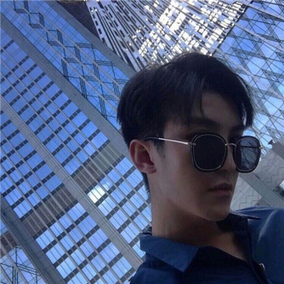 帅气最亮眼男生抖阴头像图片(最火抖阴头像男生帅气涨粉)