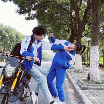 独一无二情侣头像适合00后(青春校园学生情侣头像合照两张)