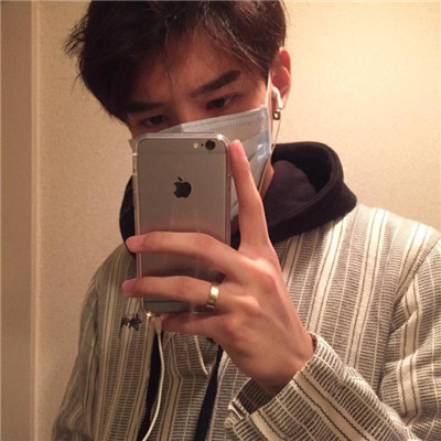 骗得过自己却骗不过眼泪(男生手机控头像挡脸图片大全)图3