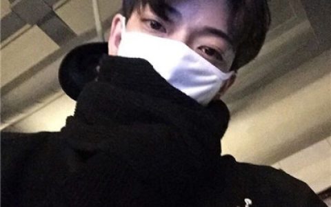这般微笑总会适可而止的(非主流头像男生冷酷帅气口罩图片)