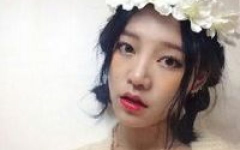 老巷人来人往我依旧跌跌撞撞(假装洒脱的美女抖阴头像图片)