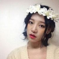 老巷人来人往我依旧跌跌撞撞(假装洒脱的美女抖阴头像图片)