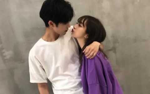 任何天气都适合想你(抖阴个性头像情侣亲吻一对两张甜美浪漫)