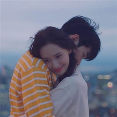 浪漫情侣头像两人在一起的(最火情侣头像拥抱热吻)