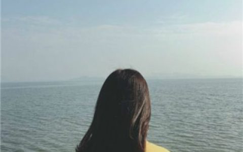 看见喜欢的就得主动犯个贱(情侣头像背影一男一女图片最新)