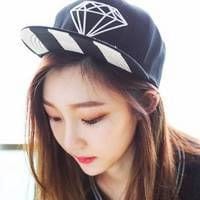 你是帽子控吗(女生戴帽子头像很酷的)