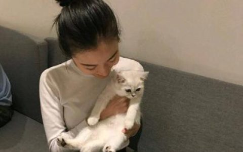 不装逼我们还是朋友(简单好玩好看的情侣头像两张一男一女)