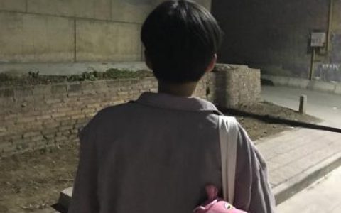 那座城市有我们的故事(情侣抖阴背影头像一男一女经典黑白)