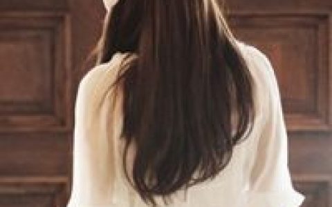 岁月漫长不及你笑颜清朗(抖阴头像女生背影长发伤感不带字)