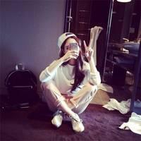 早知道是这样如梦一场(抖阴头像女生背影盘腿坐大全)