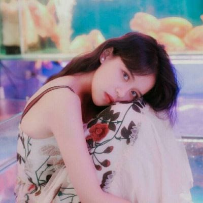 不做温柔的人也不做冷漠的人(美女抖阴头像唯美个性小清新)