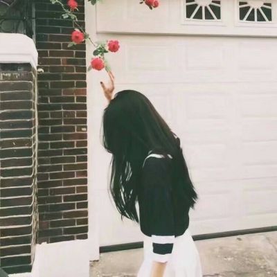 沉默是一个女孩最大的哭声(美女头像生活照片大全)