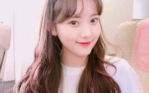 再深的感情都可能在一瞬间疏远(长发意境美女头像唯美图片大全)
