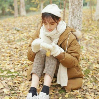 想替你亲一下你的脸蛋(抖阴美女头像漂亮女生头像)